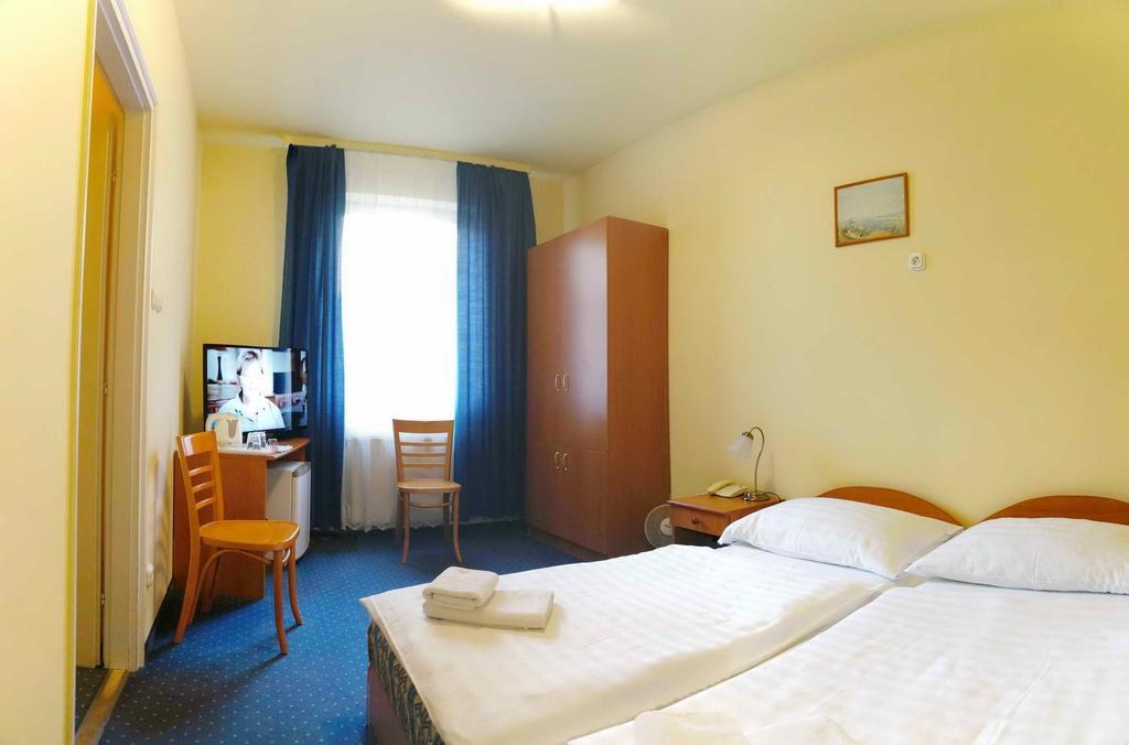 Corvin Hotel Győr Extérieur photo