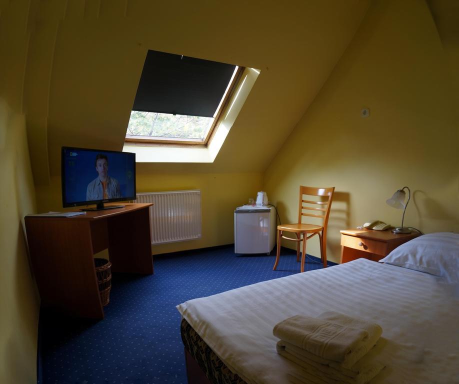 Corvin Hotel Győr Chambre photo