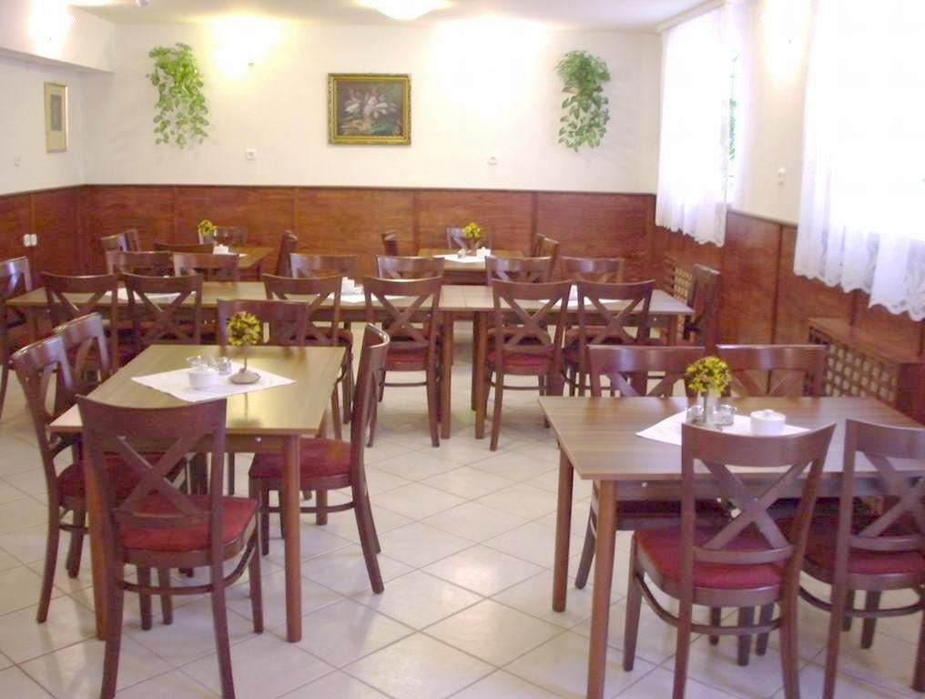 Corvin Hotel Győr Extérieur photo
