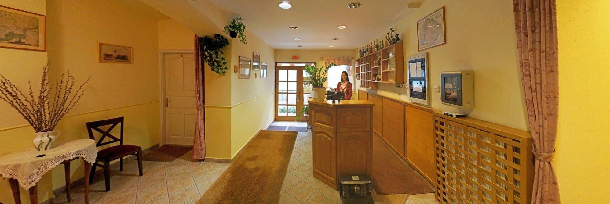 Corvin Hotel Győr Extérieur photo