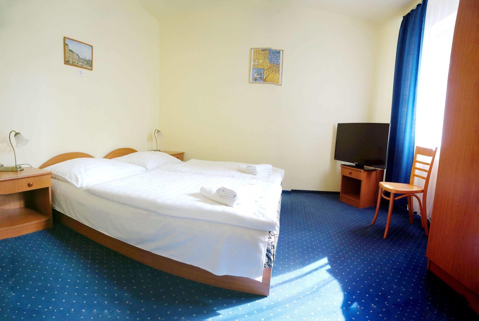 Corvin Hotel Győr Extérieur photo