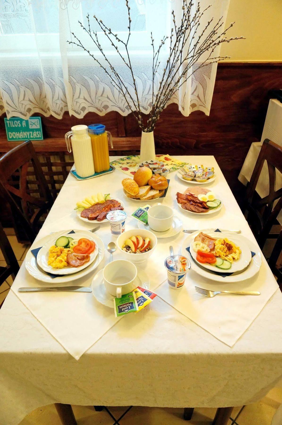 Corvin Hotel Győr Extérieur photo
