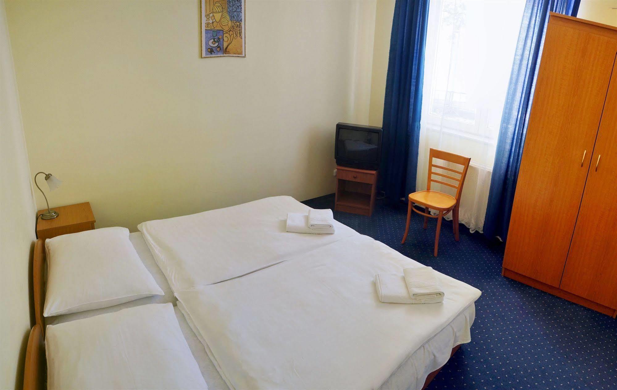 Corvin Hotel Győr Extérieur photo