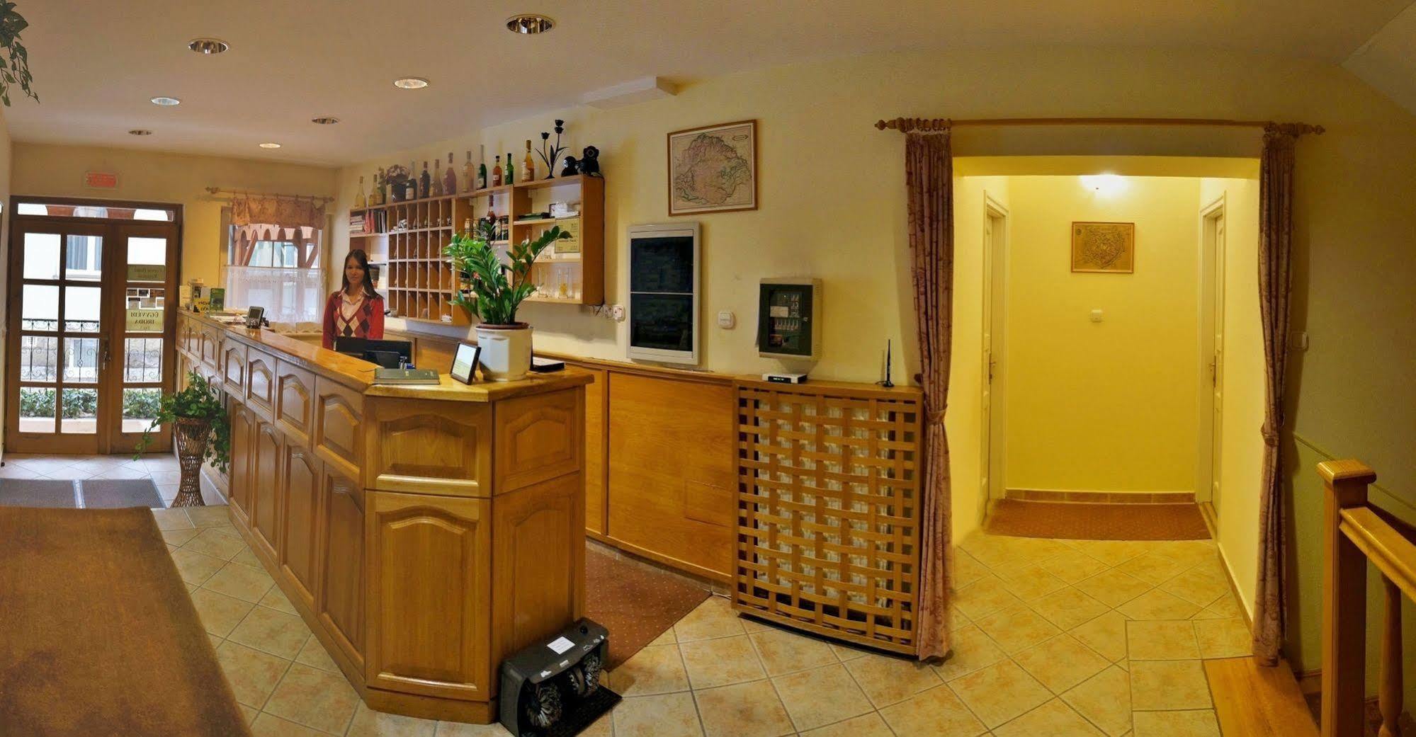 Corvin Hotel Győr Extérieur photo